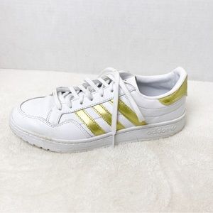 Adidas team court women’s sneakers white leather gold stripe 7.5